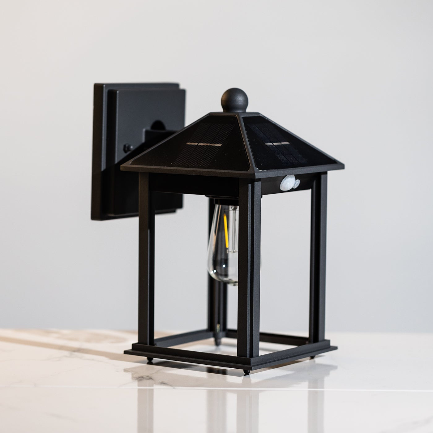 Kensington Solar Motion Sensor LED Outdoor Wall Lantern with Aluminium Die-Cast Body