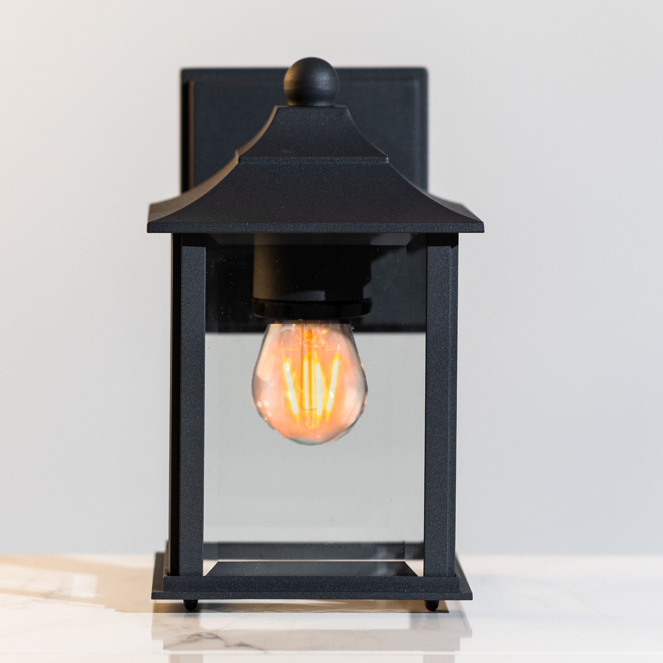 Kensington Premium Outdoor Wall Lantern with Aluminium Die-Cast Body & Glass Diffuser