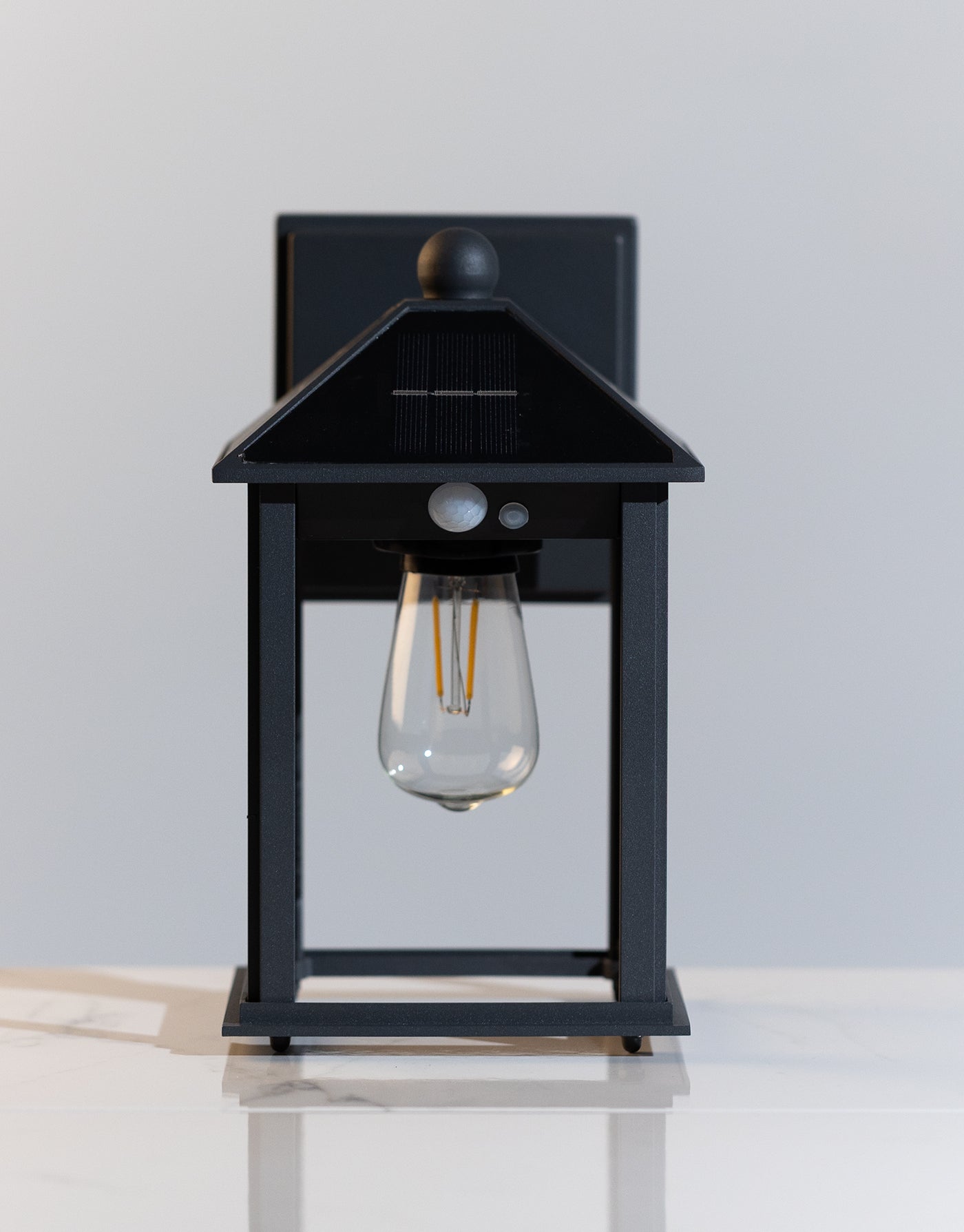 Kensington Solar Motion Sensor LED Outdoor Wall Lantern with Aluminium Die-Cast Body