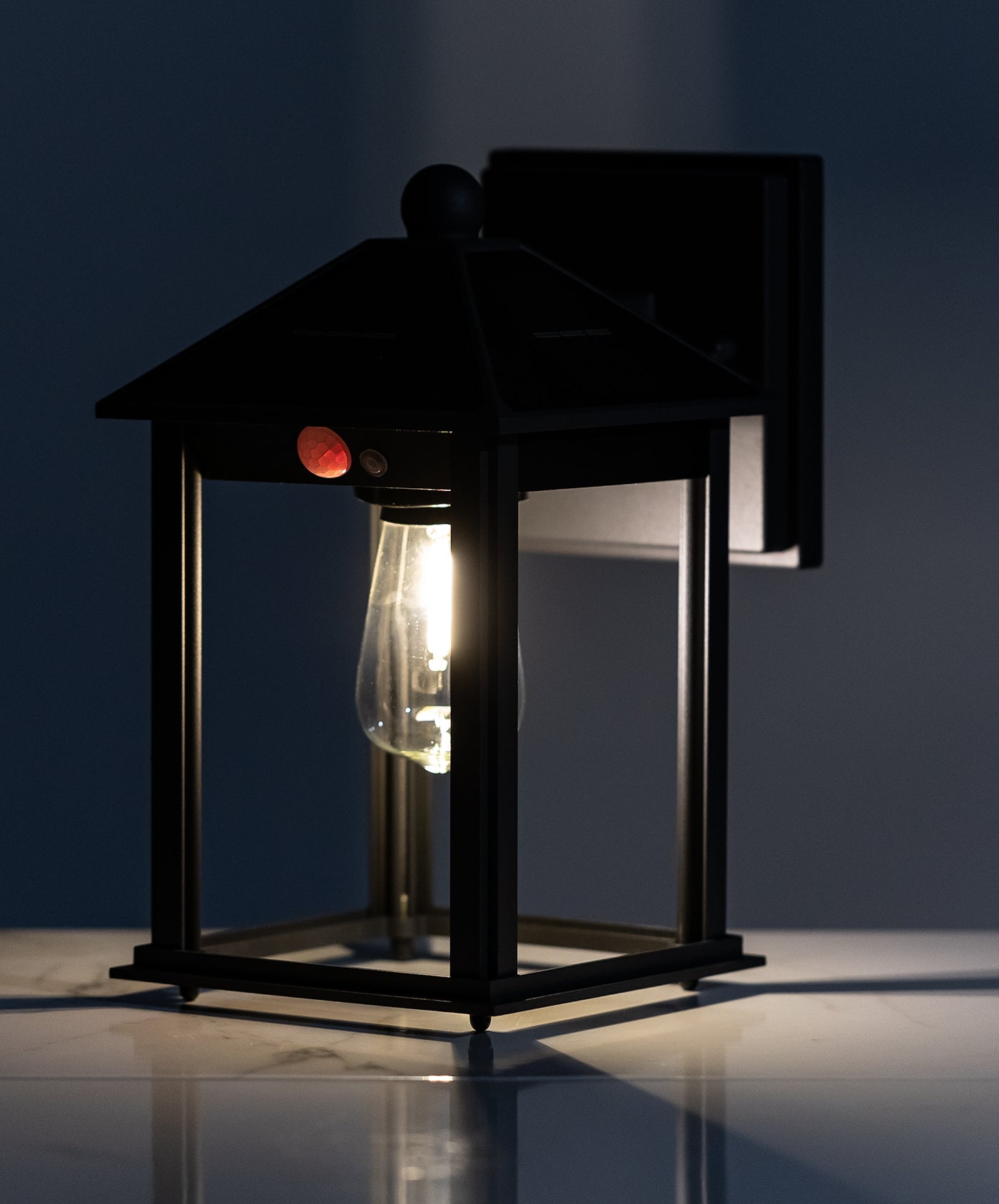 Kensington Solar Motion Sensor LED Outdoor Wall Lantern with Aluminium Die-Cast Body