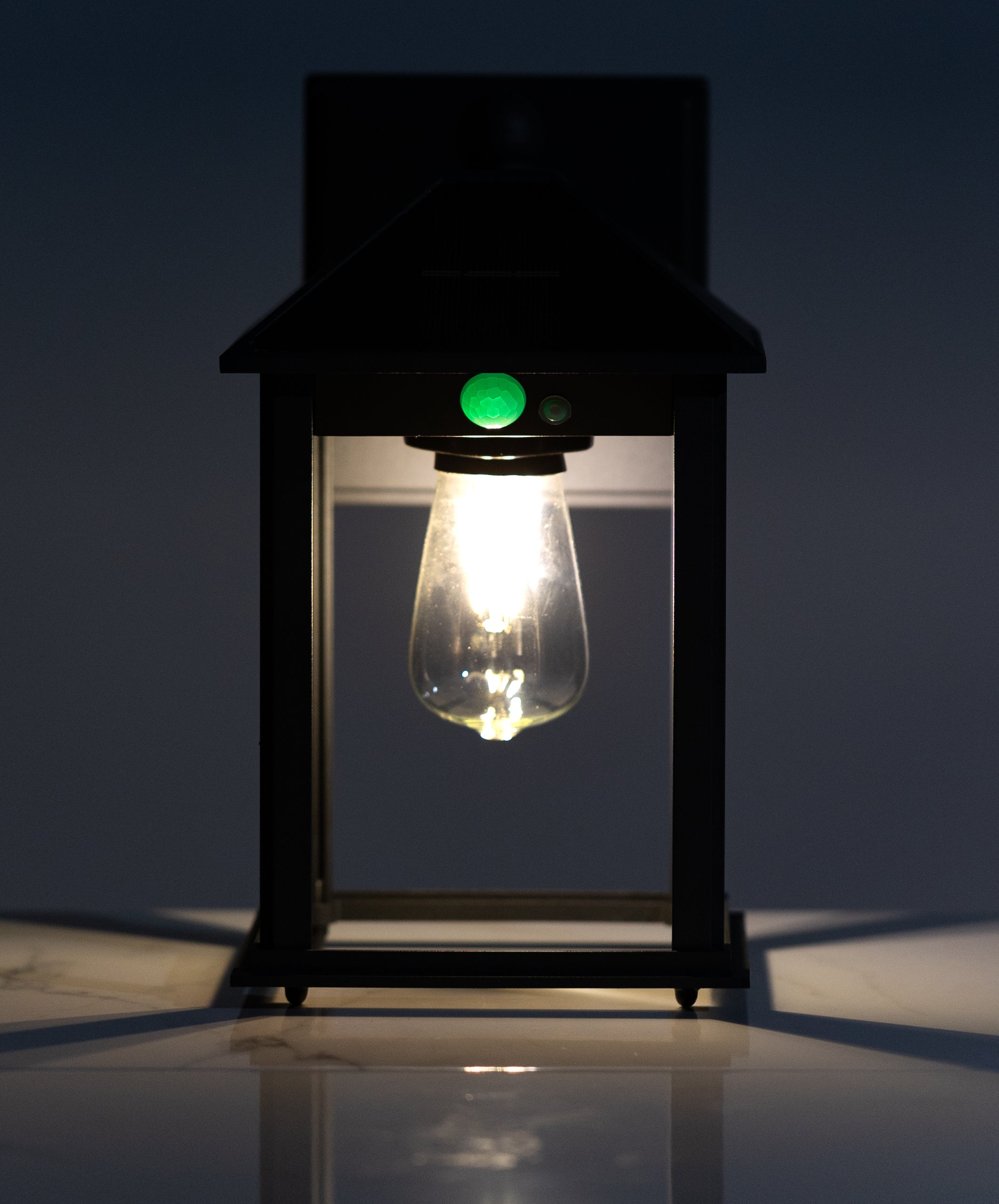 Kensington Solar Motion Sensor LED Outdoor Wall Lantern with Aluminium Die-Cast Body