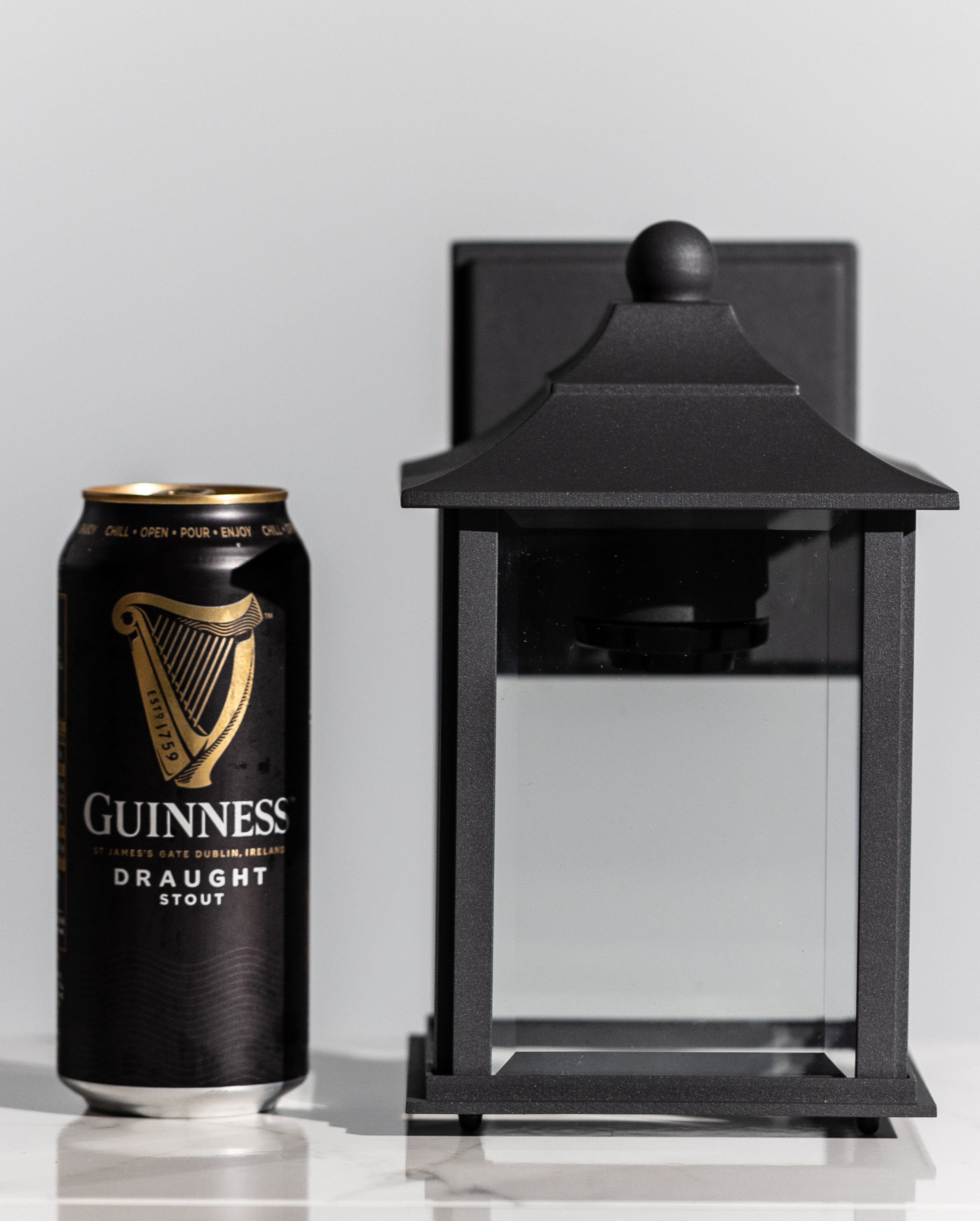 Kensington Premium Outdoor Wall Lantern with Aluminium Die-Cast Body & Glass Diffuser