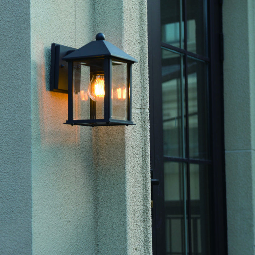Kensington Premium Outdoor Wall Lantern with Aluminium Die-Cast Body & Glass Diffuser