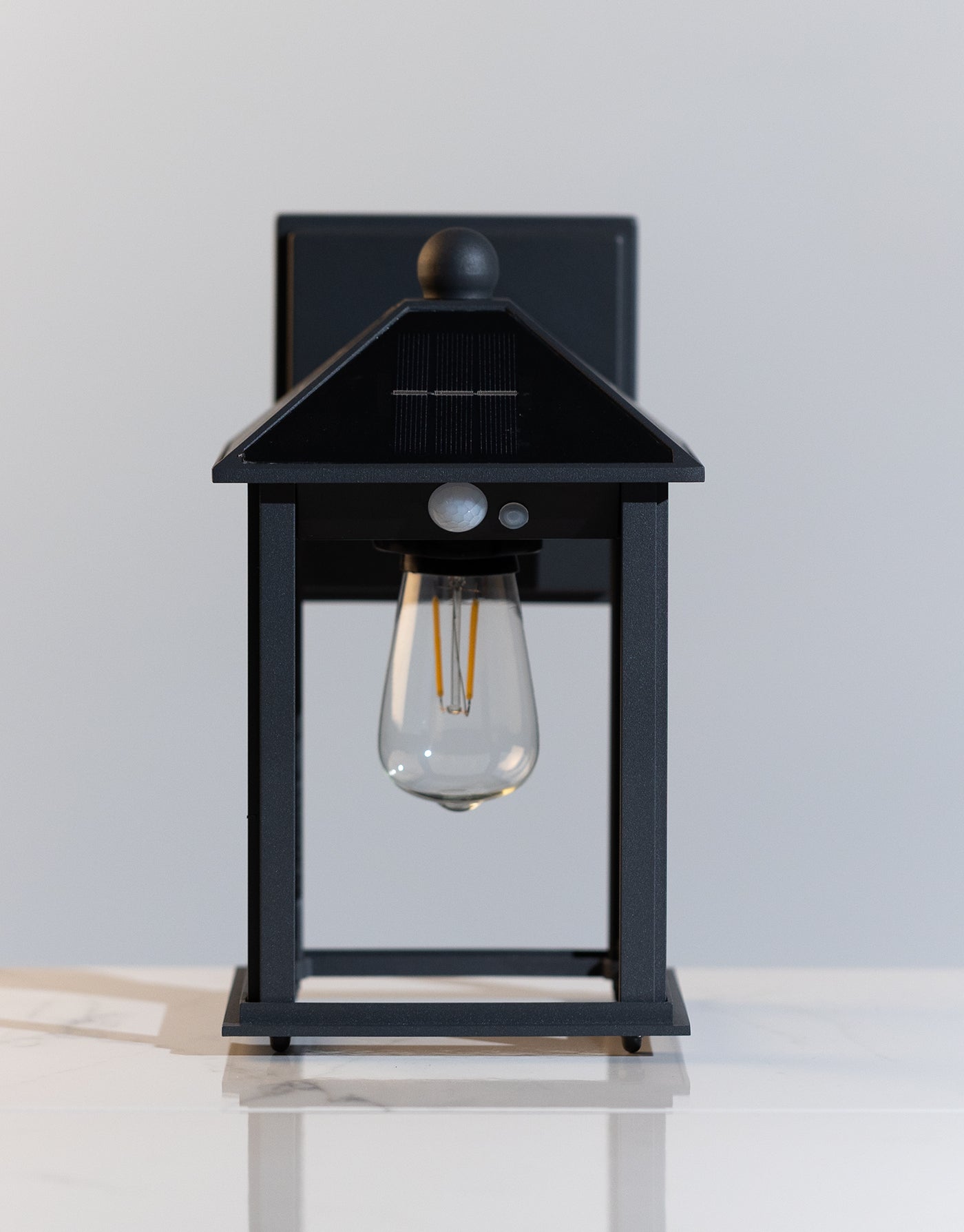 Kensington Solar Motion Sensor LED Outdoor Wall Lantern IP44 with Aluminium Die-Cast Body